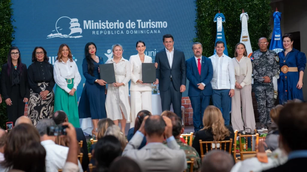 Ministro de Turismo y la primera dama