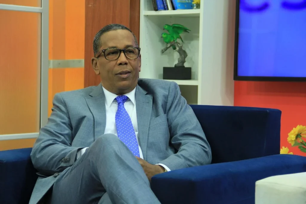 El director general de Comedores Económicos del Estado Dominicano (CEED), Edgar Augusto Féliz Méndez, respaldó las declaraciones del presidente de la República, Luis Abinader, que llamó a los funcionarios de abstenerse de realizar actos políticos y concentrarse en hacer una buena labor en favor de la población.