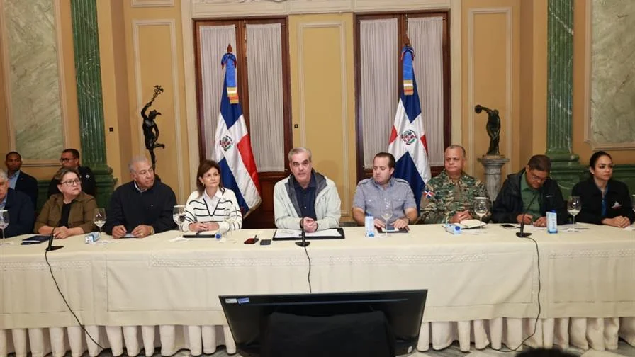 Gobierno llama al país a retomar la normalidad tras el paso del huracán Melissa, excepto cuatro provincias en alerta roja Luis Abinader