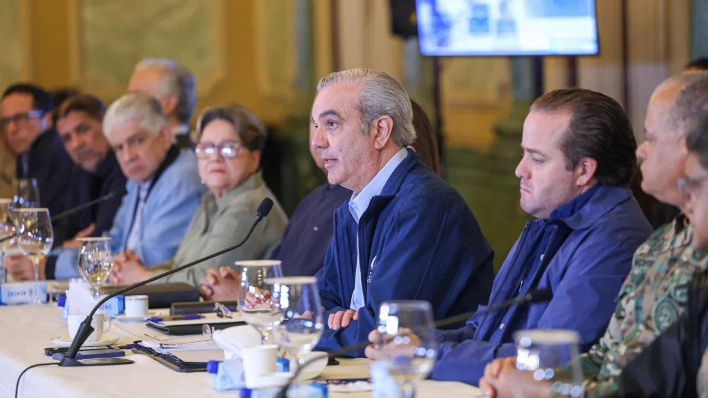 Presidente Abinader mantiene para este sábado suspensión de labores en provincias en alerta roja Presidente Abinader