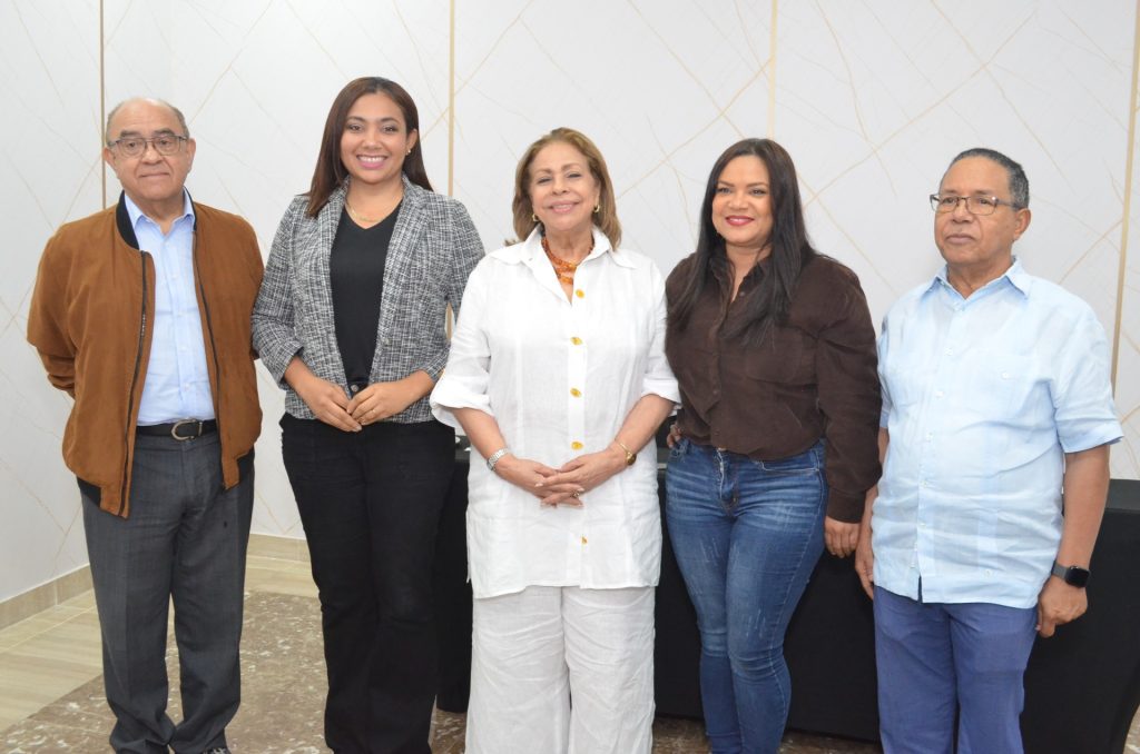 Debaten sobre periodismo turístico y sostenibilidad en la Bolsa Turística del Caribe 2025