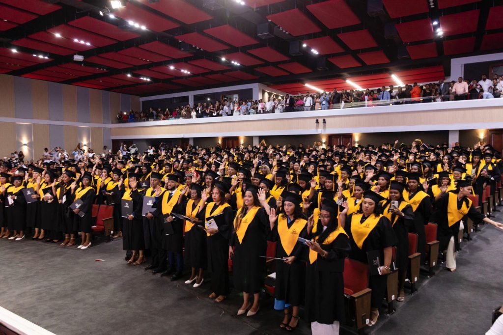UNIREMHOS gradúa 540 profesionales de grado y postgrado UNIREMHOS
