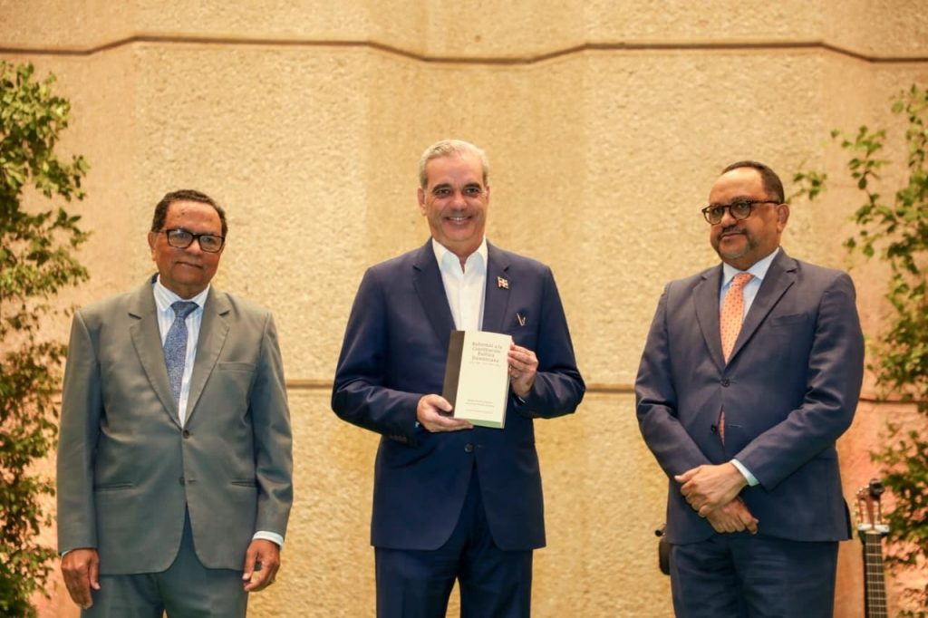 Abinader resalta valor democrático de reforma constitucional que limita reelección