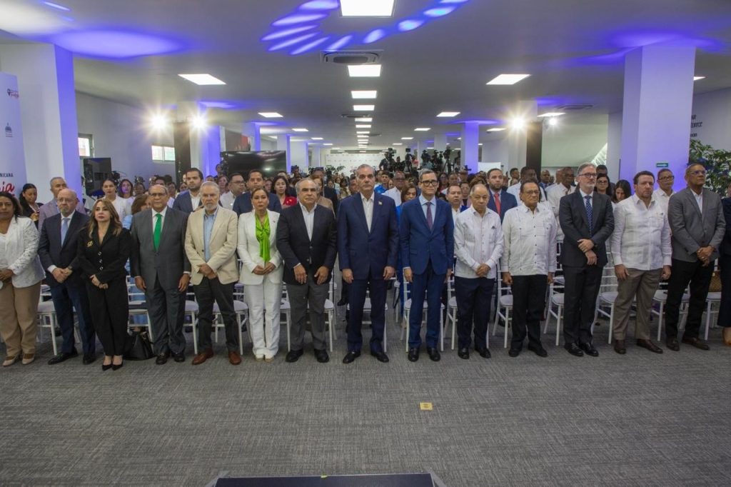 Abinader lanza programa “RD-Trabaja” con más de 7,000 vacantes de empleos formales