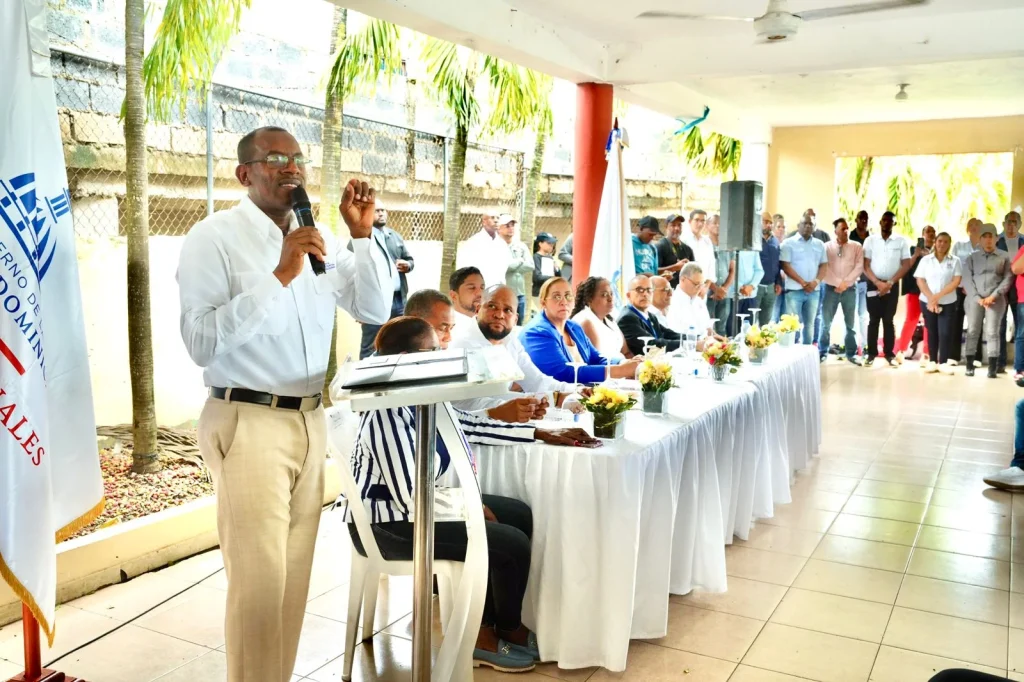 Inician proceso de titulación en cinco sectores de El Carril de Haina, provincia San Cristóbal titulación