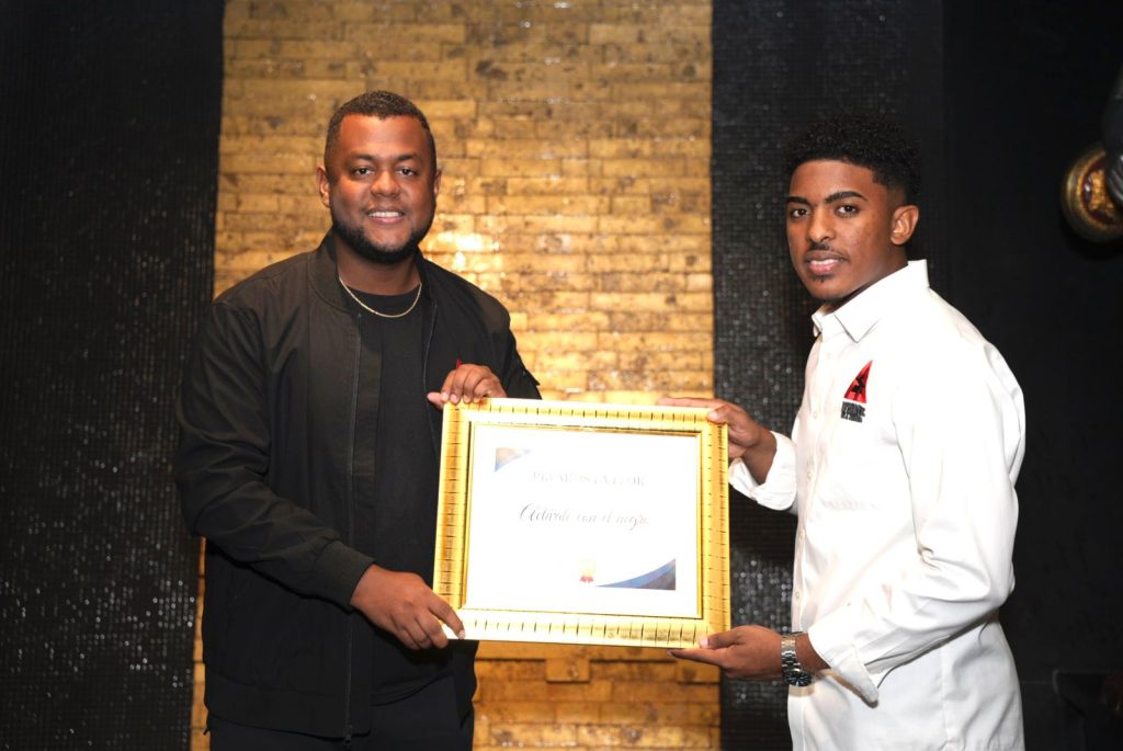 ‘Actívate con el Negro’ celebra ocho años de trayectoria con reconocimiento en Premios La Flor Actívate con el Negro