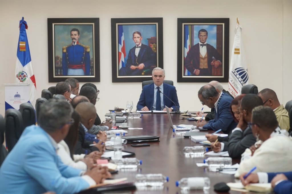 Ministro de Educación socializa con directores regionales políticas de la gestión que apuntan a fortalecer la calidad educativa Ministro de Educación