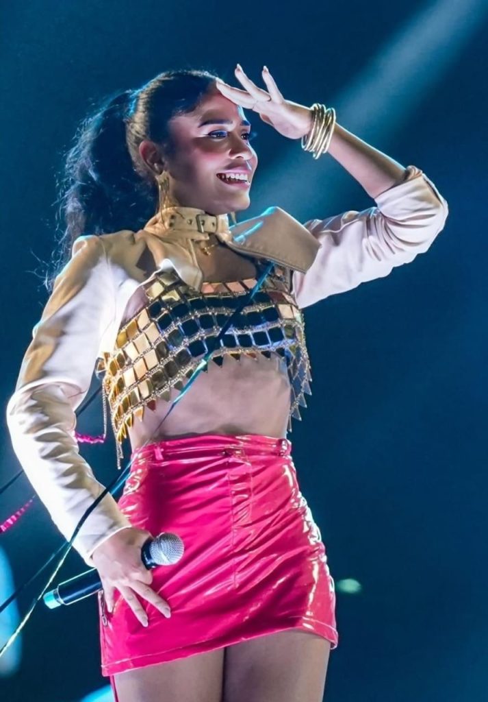 Steffany Constanza estrena el contagioso merengue “Lo mío es gozarme la Navidad” Steffany Constanza