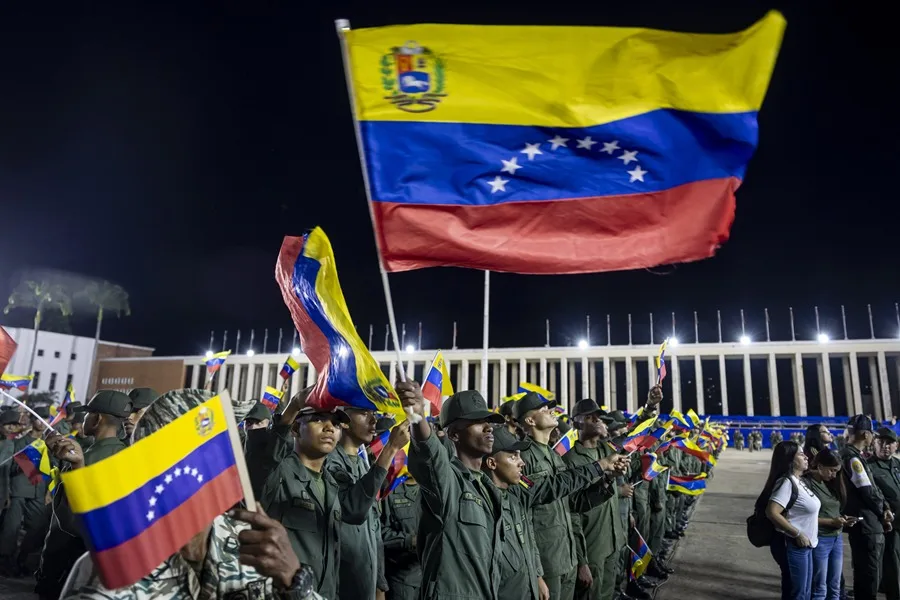 Maduro ordena a fuerza aérea estar lista para defender a Venezuela y confía en la victoria Venezuela