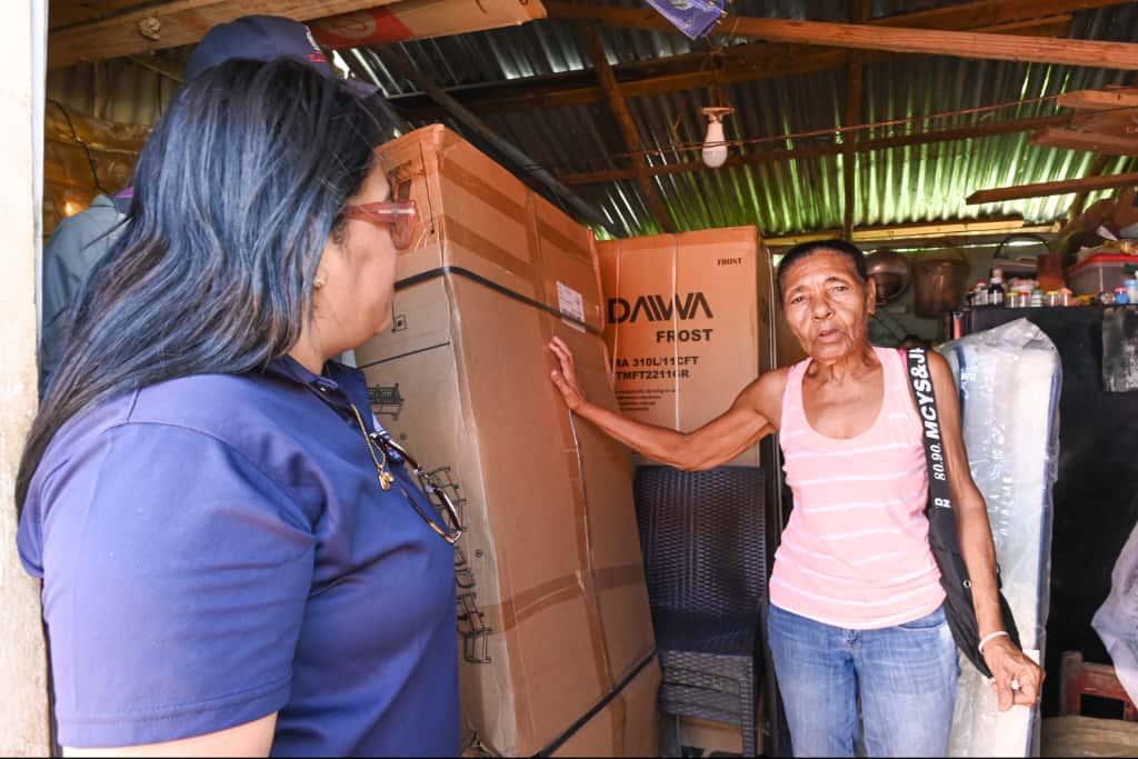 Dirección Asistencia Social y Alimentación Comunitaria (DASAC) entrega enseres del hogar a familias afectadas por tornado en Miches