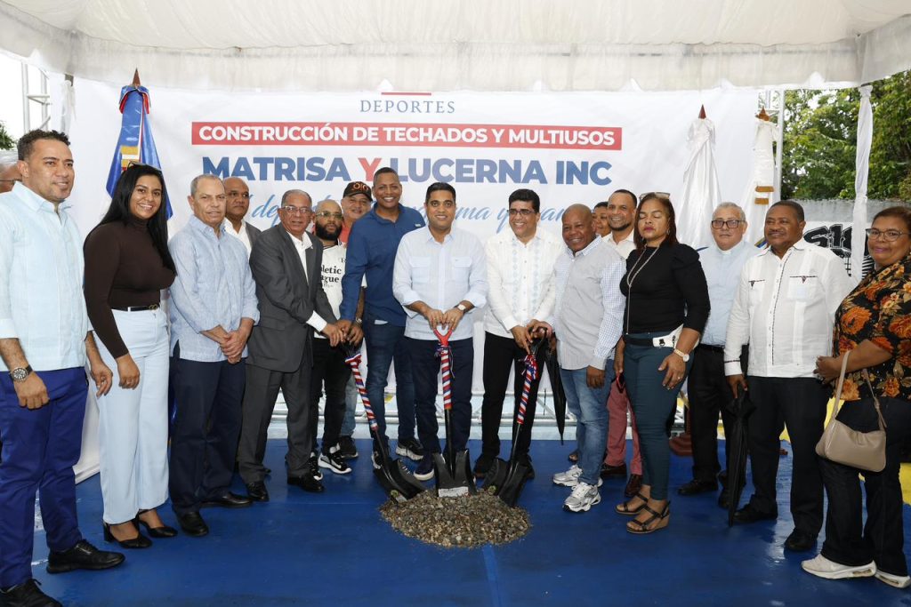 Ministro Kelvin Cruz inicia construcción de 11 techados multiusos en SDE con inversión de 300 millones