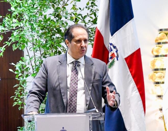 Víctor Atallah alerta sobre dependencia a las pantallas en simposio «Adicción Más Allá de las Sustancias»