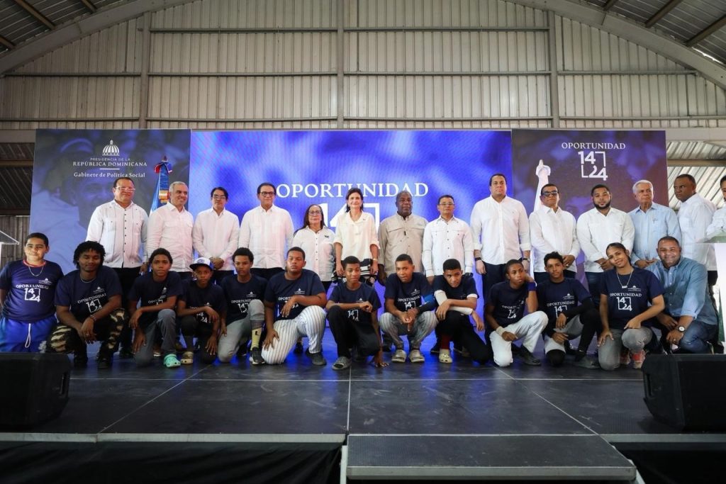 Raquel Peña encabeza inauguración centro del Programa Oportunidad 14-24 y entrega obras en Santiago y Bonao