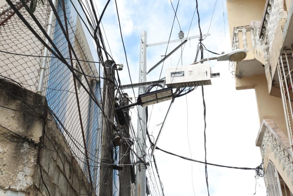 Edeeste inicia rehabilitación de redes para mejorar calidad del servicio en barrio Capotillo