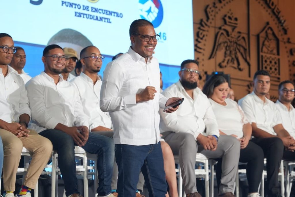 Cinco movimientos estudiantiles apoyan a Radhamés Silverio para la rectoría de la UASD