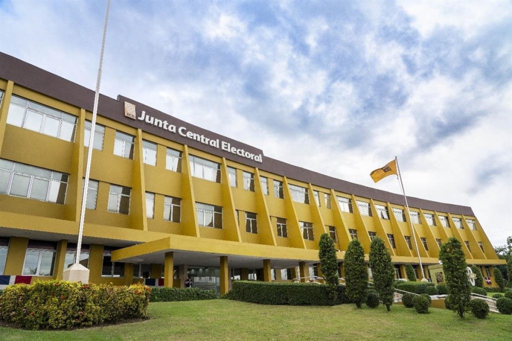 JCE y partidos revisan avances de nueva cédula y la logística para las elecciones del 2028