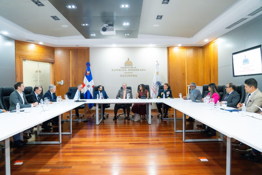 Comité contra Lavado de Activos y expertos internacionales sostienen diálogo estratégico de alto nivel