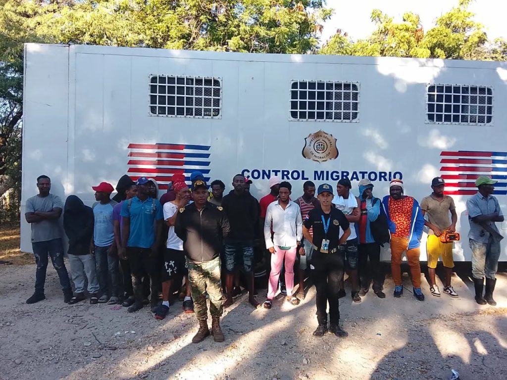 Ejército detiene 88 haitianos ilegales durante patrulla en Jimaní