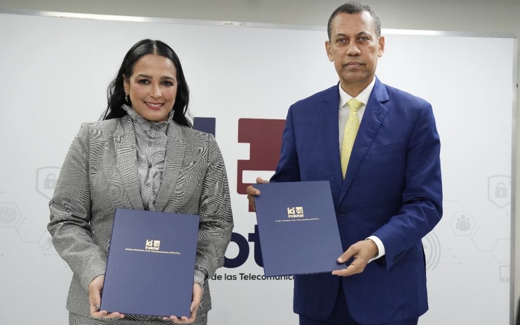 Indotel e Index firman acuerdo que fortalecerá la educación financiera de la diáspora