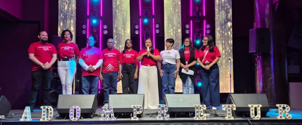 Adompretur celebra la Navidad reafirmando la unión y el valor del periodismo turístico