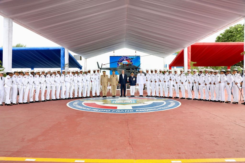 Abinader encabeza XXIV graduación de 40 nuevos cadetes de la Fuerza Aérea Dominicana