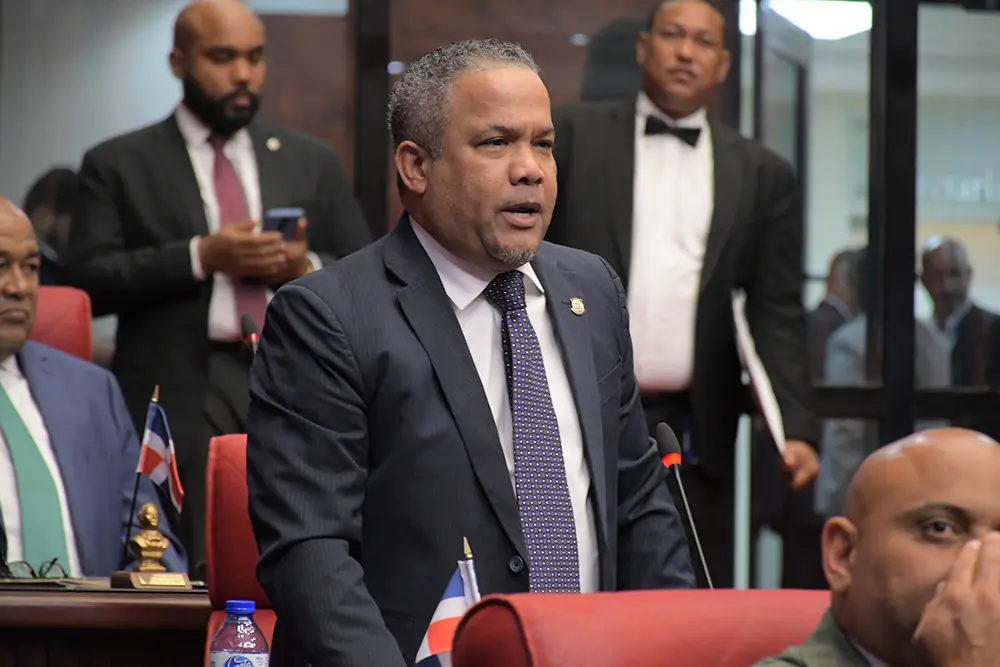 Héctor Acosta ‘El Torito’ lidera encuestas: un 47 % en intención de voto y un 75.5 % de aprobación en Monseñor Nouel El Torito