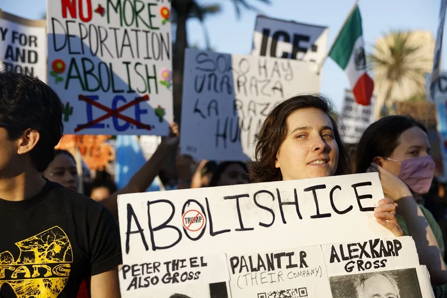 El creador de la aplicación que rastrea a los agentes del ICE demanda al Gobierno de EE.UU. por censura ICE