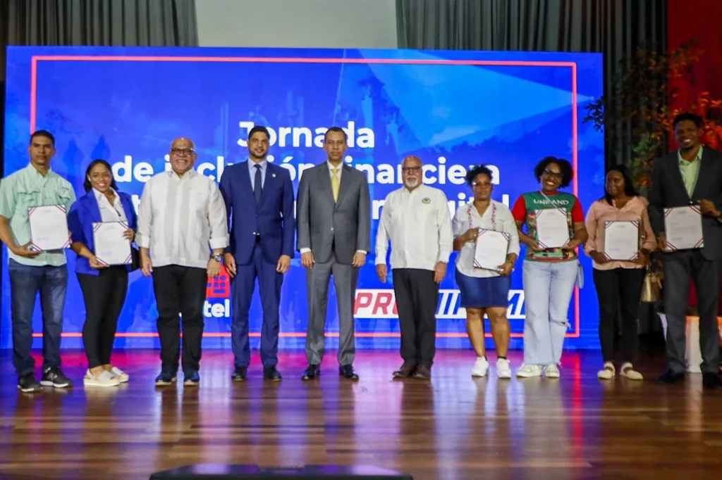 Promipyme e Indotel impulsan inclusión financiera y digital con RD$210 millones en créditos para San Cristóbal Indotel