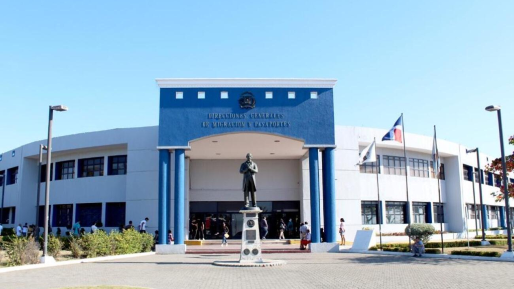 Migración detiene 1,979 y deporta 2,611 extranjeros ilegales en operativos del fin de semana Migración