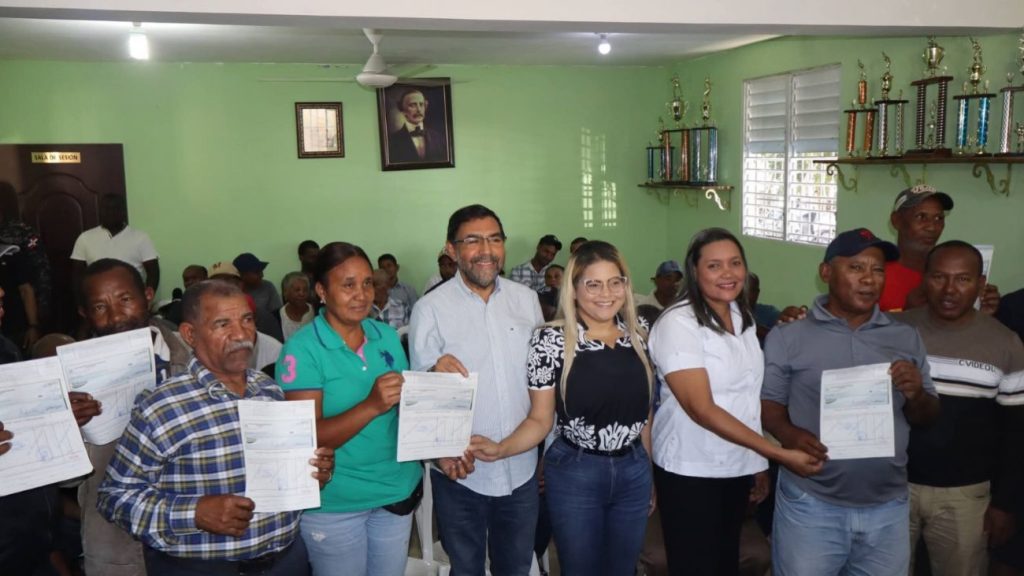 Por tercera vez, el Gobierno realiza pagos a agricultores de Azua afectados por crecidas de aguas de la presa Monte Grande Monte Grande