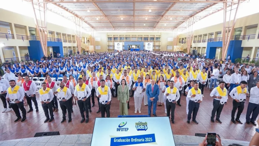 Primera dama Raquel Arbaje encabeza graduación de 1,177 nuevos técnicos del Infotep en la región Este Raquel Arbaje