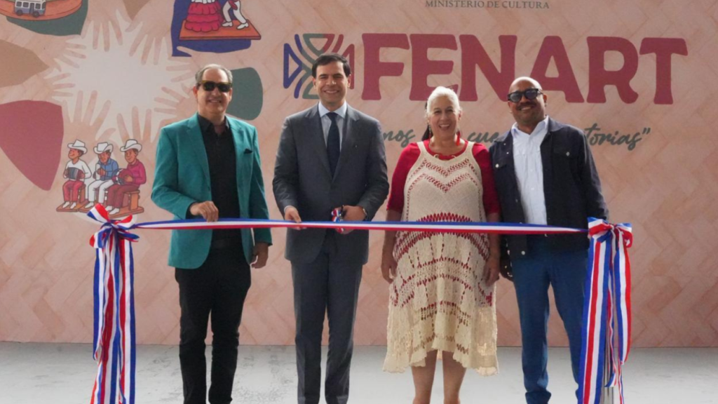 Ministro Roberto Ángel Salcedo encabeza el acto inaugural de la Feria Nacional de Artesanía Roberto Ángel Salcedo