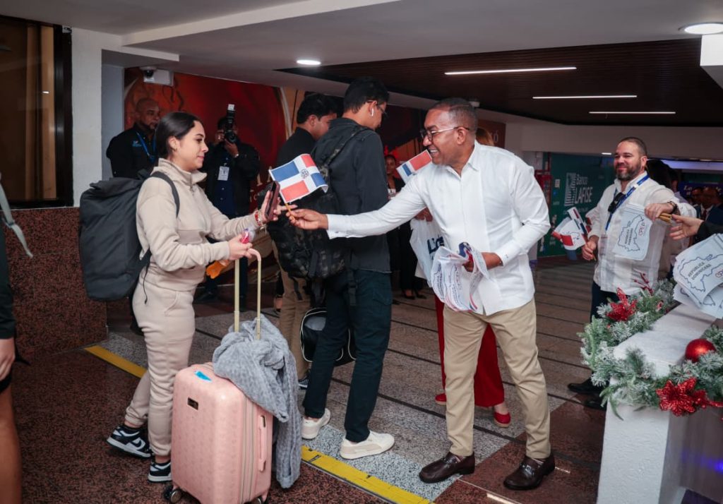 Departamento Aeroportuario recibe a la diáspora dominicana a ritmo de “Volvió Juanita” en el Aeropuerto las Américas Volvió Juanita
