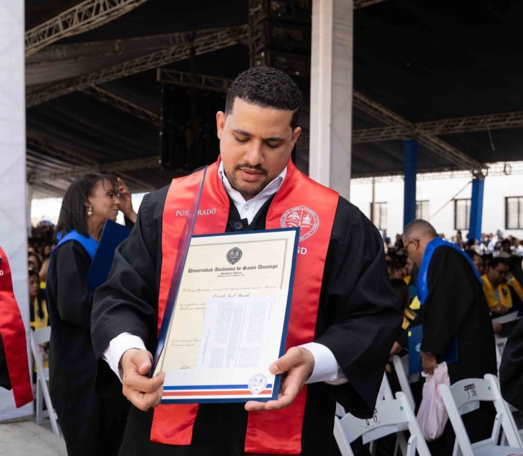 Randy Joel Banks culmina su posgrado en Derecho Procesal Penal