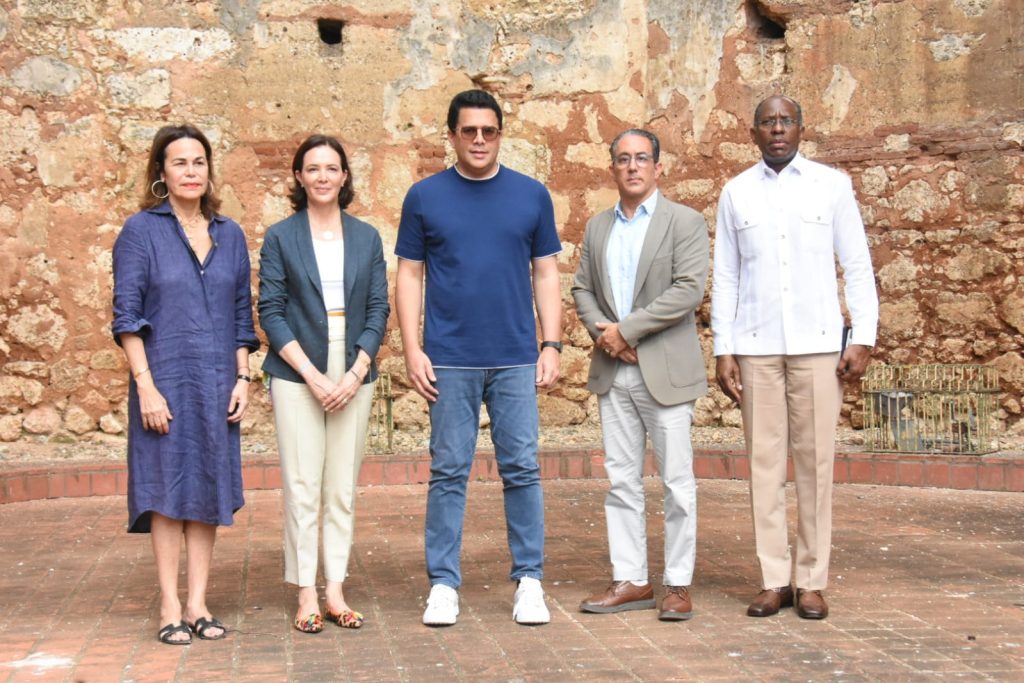 Ministro de Turismo reabre más calles en Ciudad Colonial y presenta obras estabilización monasterio de San Francisco