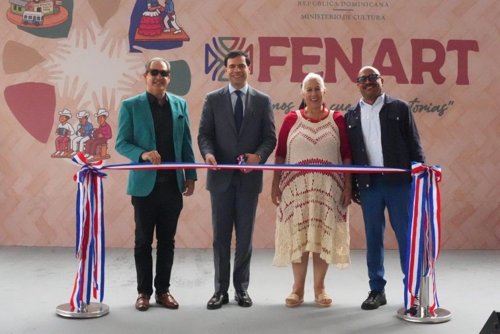 Roberto Ángel Salcedo encabeza el acto inaugural de la Feria Nacional de Artesanía
