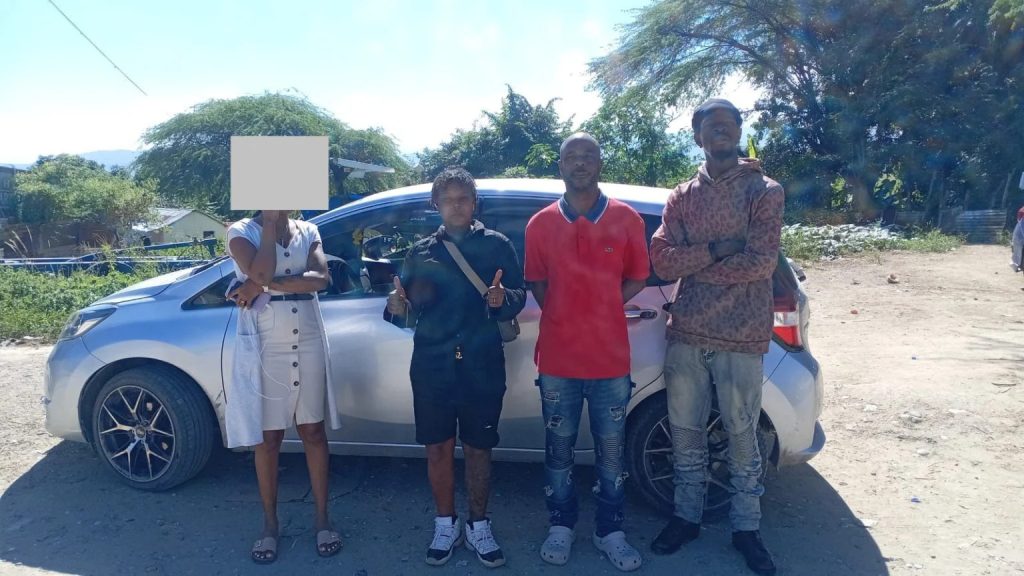 Canadiense detenida por transportar haitianos en estatus irregular en Elías Piña