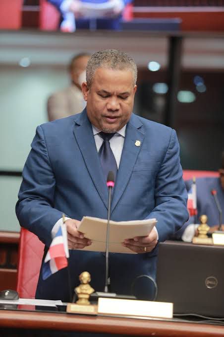 Héctor Acosta logra aprobación definitiva de la Ley que convierte a Monseñor Nouel en ecoturística