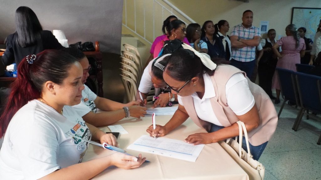 Capacitarán más de mil maestros del Minerd para mejorar enseñanza en las aulas