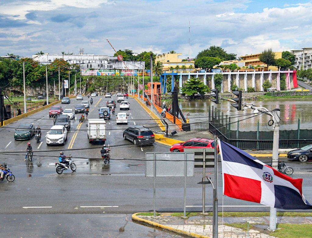 MOPC anuncia cierre programado del puente flotante por tránsito de embarcación puente flotante
