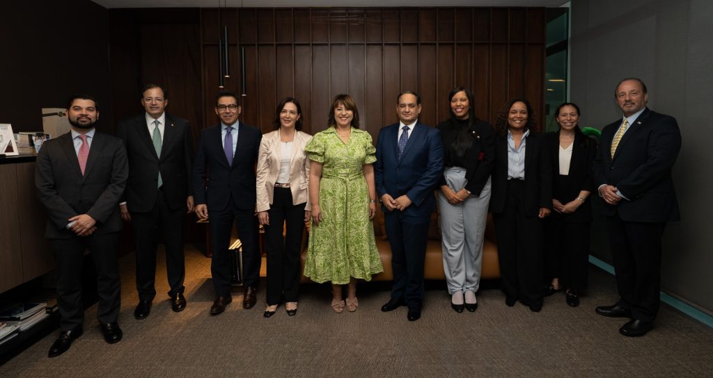 ABA recibe visita de representantes del BID para dialogar sobre prioridades del sistema bancario