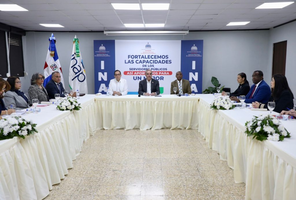 Abinader impulsa el fortalecimiento del INAP para transformar la formación de los servidores públicos