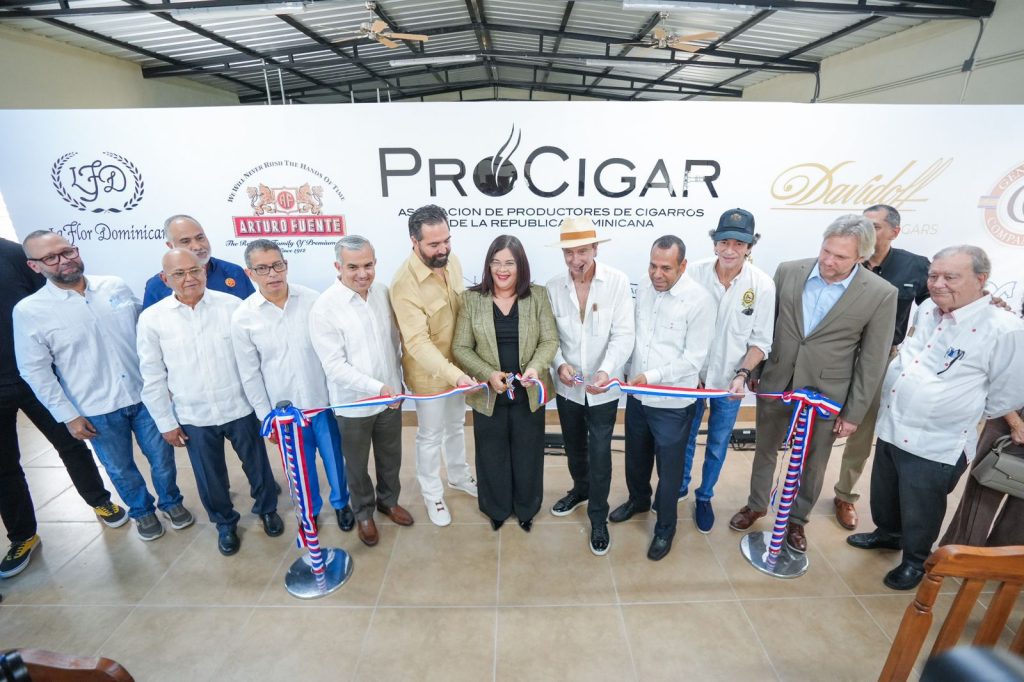 Infotep y Procigar inauguran Escuela de Tabaqueros que impulsará empleo y desarrollo