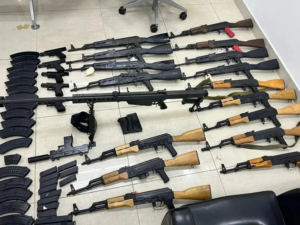 EE.UU. somete tres personas por arsenal de armas decomisado en un puerto de RD