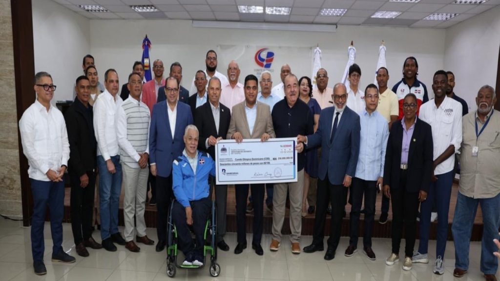 Ministro de Deportes entrega RD$250 millones más para Juegos Centroamericanos y del Caribe