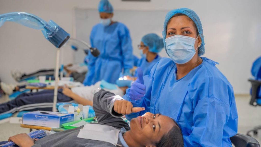El INABIE beneficia a más de 700 estudiantes de Monte Plata en jornada de salud integral INABIE