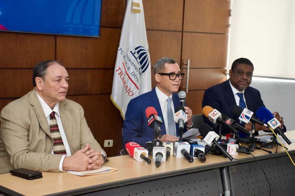 Ministerio de Trabajo llama a empresarios a cumplir con el aumento del 8% del salario mínimo