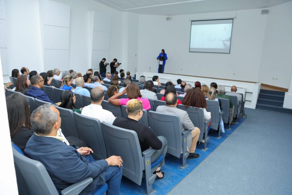 Dra. Alexandra Castillo presentó su libro “¿Qué historia contará tu vejez?” en el Museo de Arte Moderno
