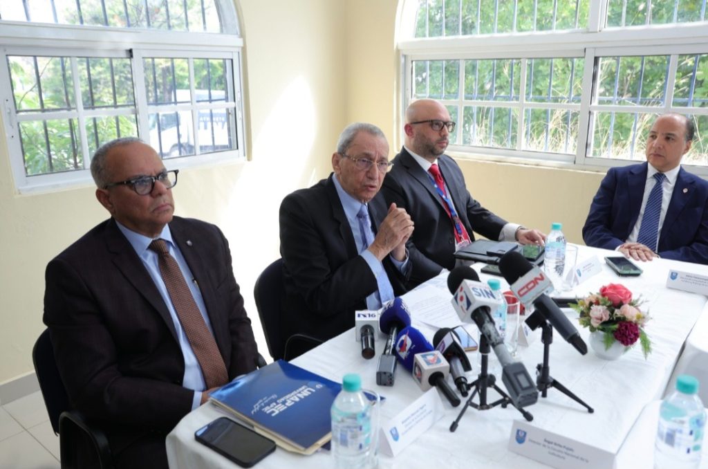 Jorge Subero Isa convoca a la Mesa Nacional de Decanos de Derecho en Unapec