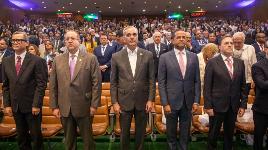 Abinader impulsa la transformación del sector seguro como motor de desarrollo en la inauguración de la XVIII Cumbre Iberoamericana del Seguro Abinader